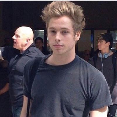 Please follow @dynamitelucas, there is no need to follow this account♡ (free follow)