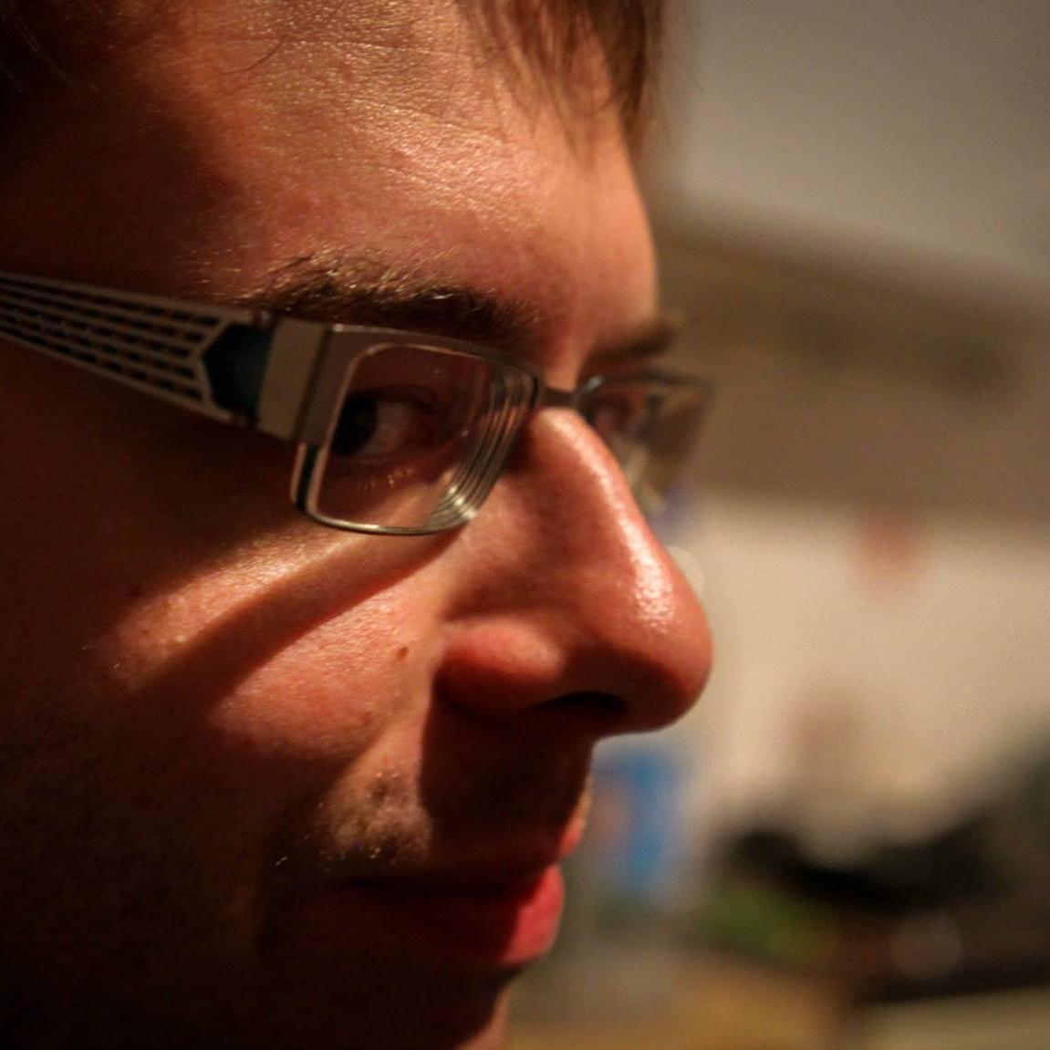 Ingénieur #SystèmesEmbarqués | Passé par @isenbrest | Presqu'îlien #Crozon | #EmojiBZH