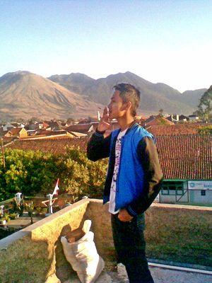 cita cita untuk mnjdi orng yg sukses dlm arti kbhgiaan dunia dan akhirat