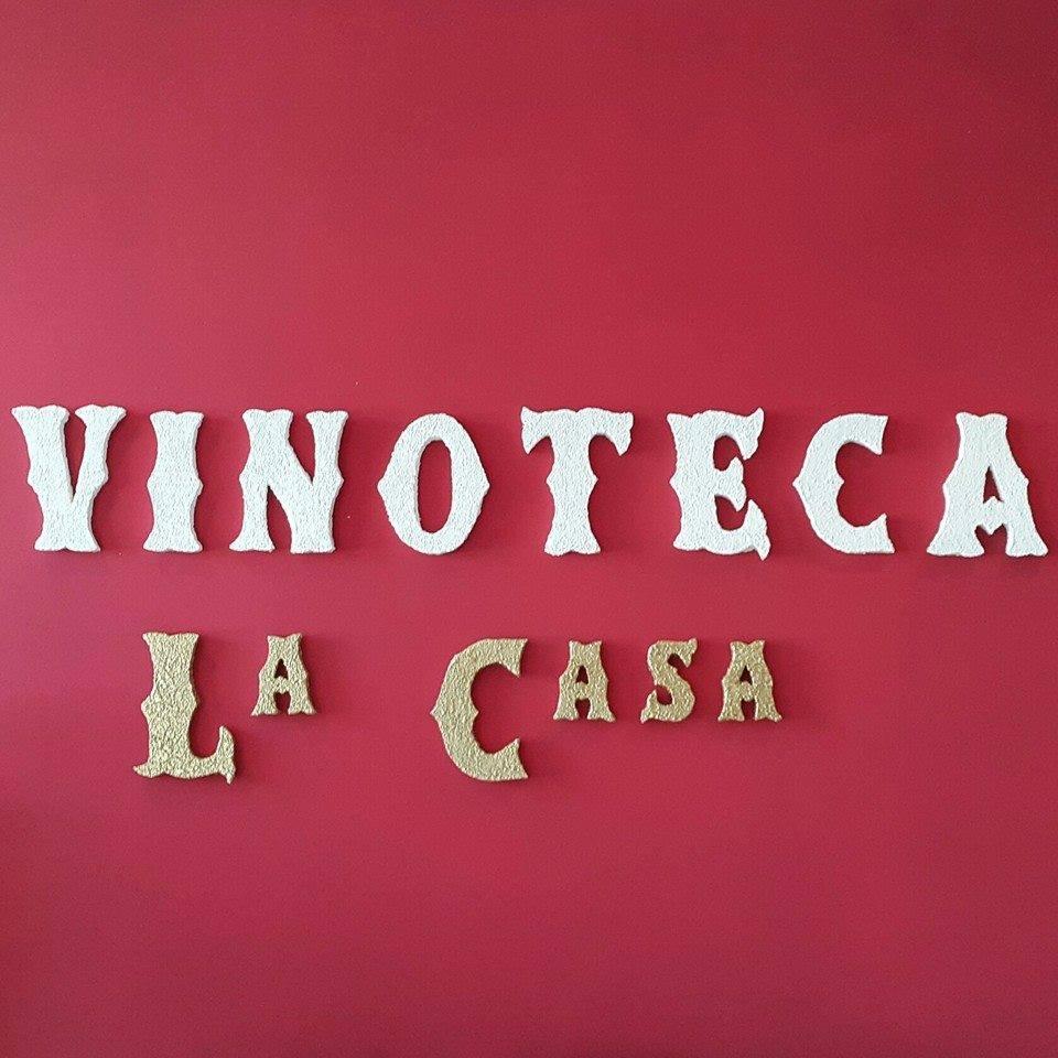 Variedades de vinos finos, aperitivos, bebidas frescas, hielo y muchas cosas mas! Lunes a Domingo: 10:30 am a 14:00pm. y de 17:30 pm a 23:30 pm