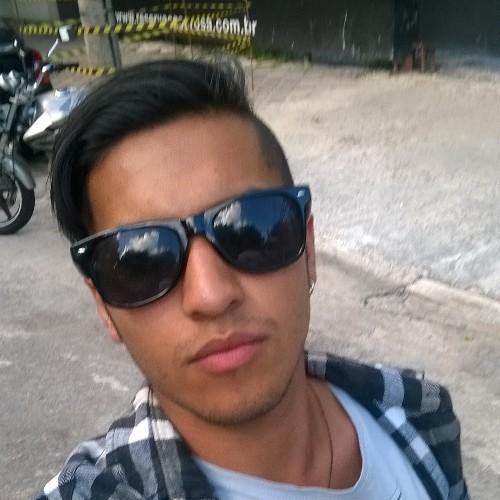 Sou a mistura da loucura com o inesperado,vivo a vida da minha maneira da maneira que acho certo....
