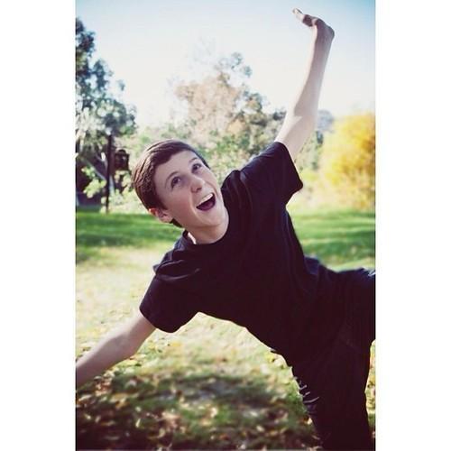 I followed you bc I think you're fab, so pls follow @kryptodick bc I gave you a free follow, thanks :)