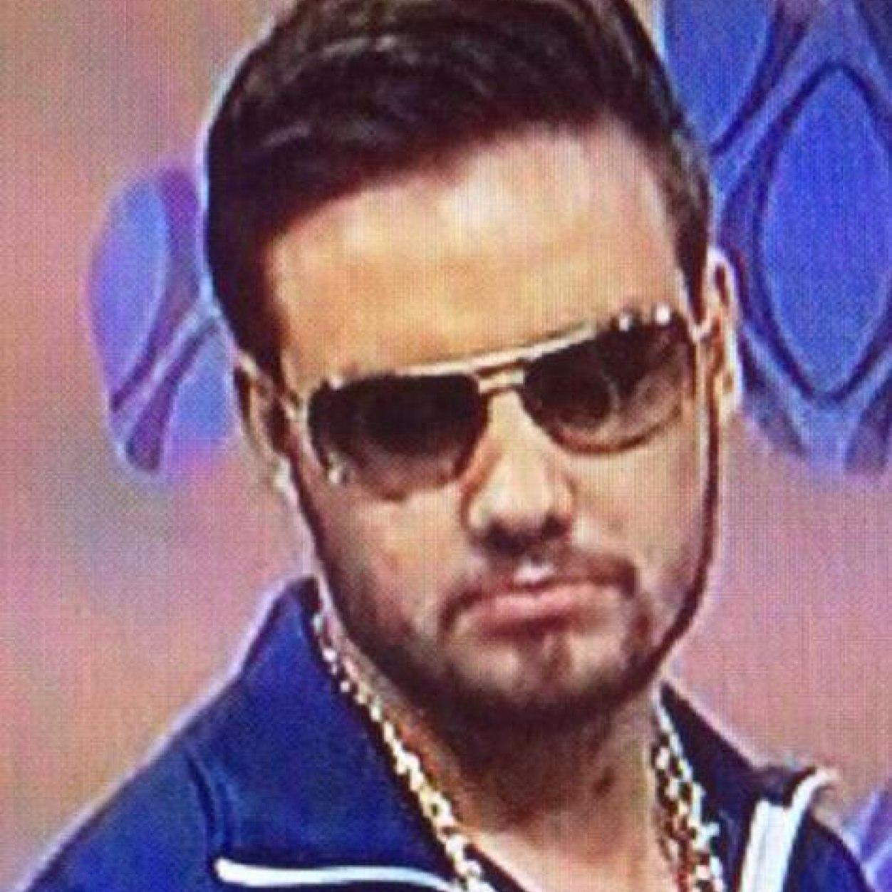 PLEASE IS JUST A RT HELP ME I NEED YOU LIAM IS MY SUNSHINE 

https://t.co/RSSLPulzNT