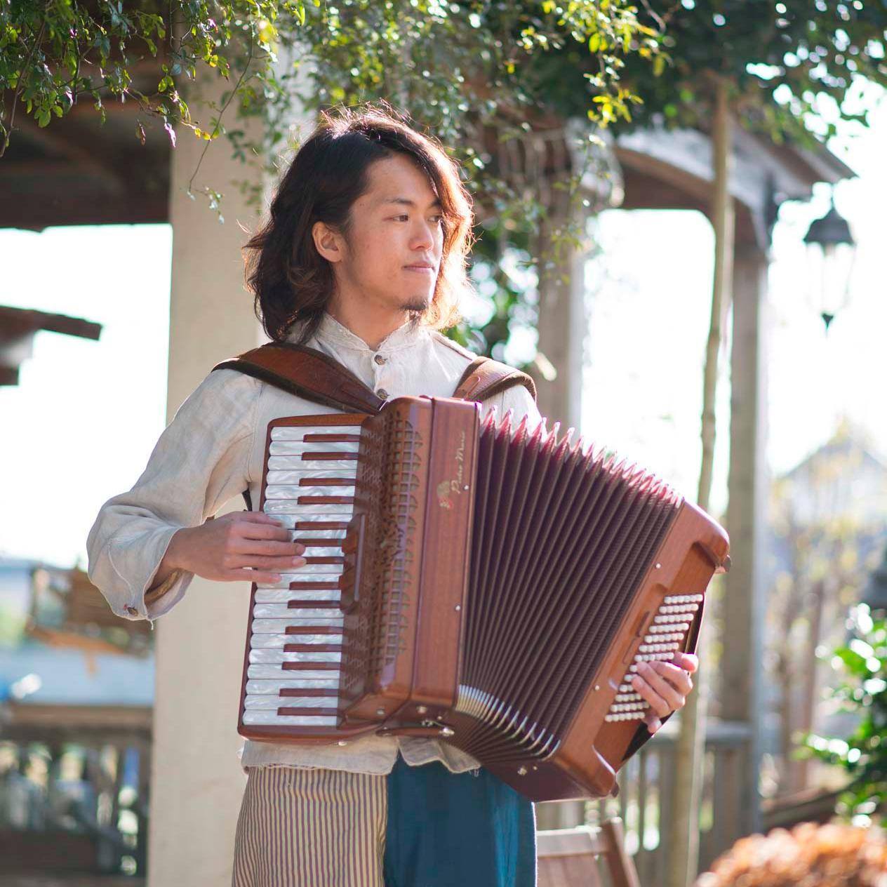 中村大史 旅の多い音楽家。tricolor / John John Festival / O’Jizo / グルーベッジ etc...　出演情報📣ミュージカル「カムフロムアウェイ」/ 舞台「未来少年コナン」/ ミュージカル「ダブリンの鐘つきカビ人間」