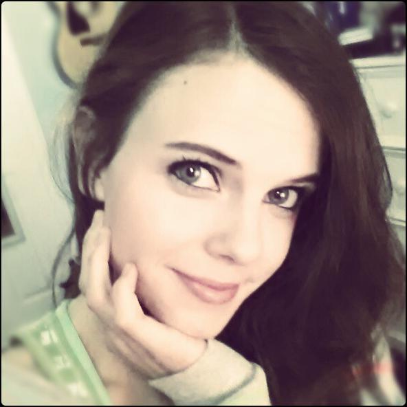 Fake-Rol Player. Nombre Anterior Fake (Facebook) Summer Izzy Herondale. 24 años. Uss: Bell