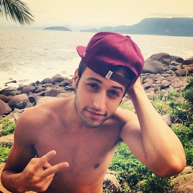 Te amo. Só isso. Tudo isso. E é essa minha resposta quando você me pergunta por que eu ainda estou aqui. @nathanbarone