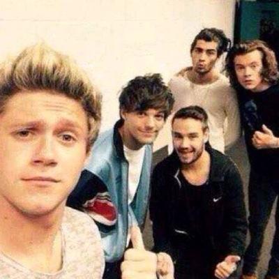 HEY IF YOUR READING THIS CAN YOU PLEASE FOLLOW @wallymcr THEY GIVE AWAY FREE SOLO DMS