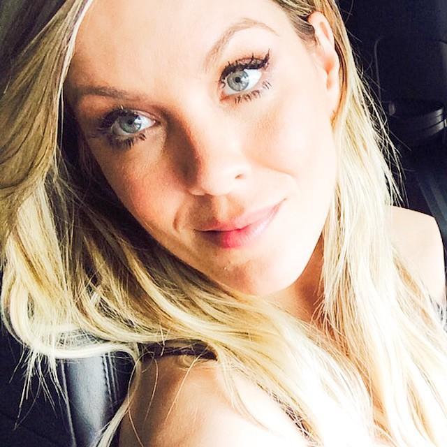 Diz o que é preciso pra te ter aqui comigo ♥♥ A Melhor e mais Perfeita apresentadora @RenataBFan ♥♥ 11 meses de FC Dia 02/12/2014