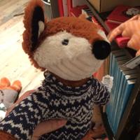 Fox in a Sweater (@angelalaughing) 's Twitter Profile