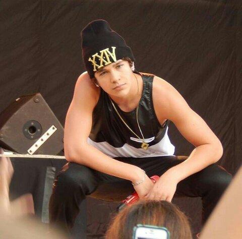 Mah0mie4ever14's profile picture. Austin followed 5/31/14