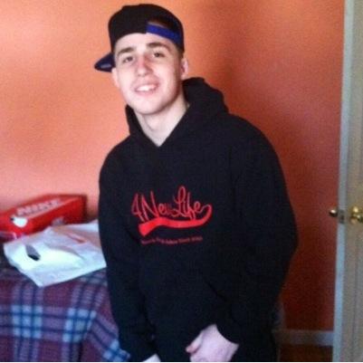 Floleeds's profile picture. battle rapper based in baltimore but living in lancaster,PA. even though my hometown is toms river,NJ. i love real hip hop and mike&ikes