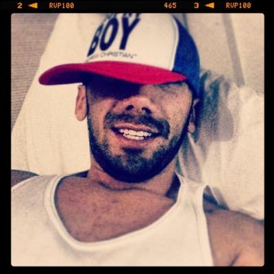 Abrí esta cuenta buscando macho y me toco tirar indirectas porque no encontré ninguno.