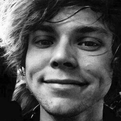 PsychoLashton's profile picture. Please RT my the link in my bio? I will dm you to Calum, Michael or Luke :) just dm @galaxycalpal_ and send me proof you rted