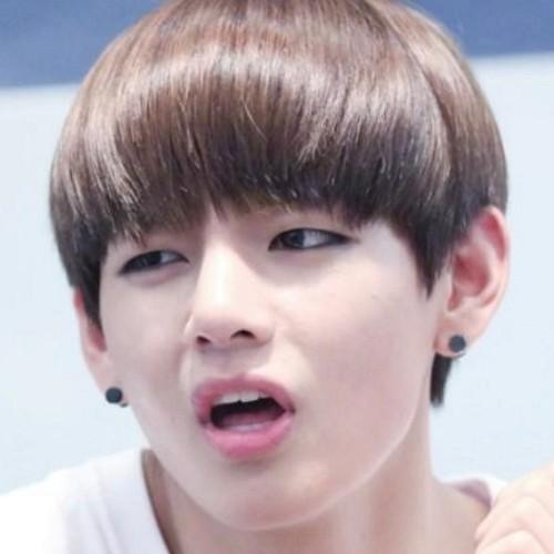 FOLLOW @OMFGKIMTAEHYUNG & UNFOLLOW THIS ONE!! Thanks!!