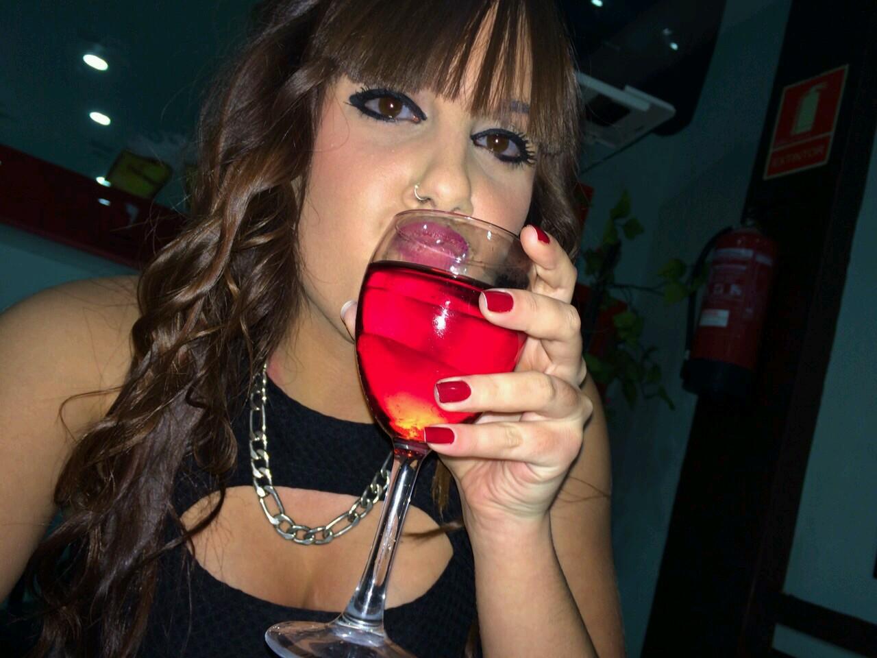 Porque estás en las canciones, en las costuras de mi cuerpo, en los olores...