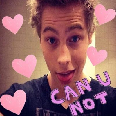Luke hemmings is bæ☺️ {gOoD girls are bAd girls that haven't been cAuGhT}