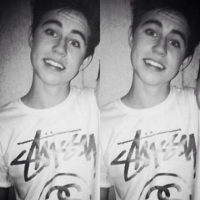 please RT and Fave the link in bio it would really mean a lot if he followed me ❤