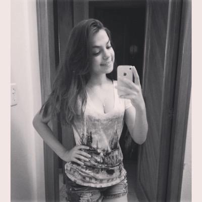 Ninguém vai ser perfeito o tempo todo. Mas nós crescemos e aprendemos com nossas imperfeições ! (: