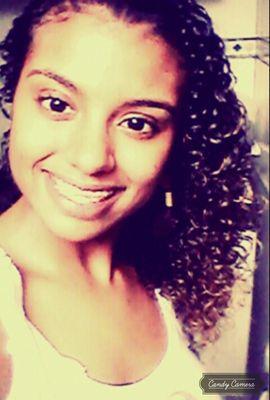 17 anos,aquariana,apaixonada por música e determinação é meu segundo nome.✌