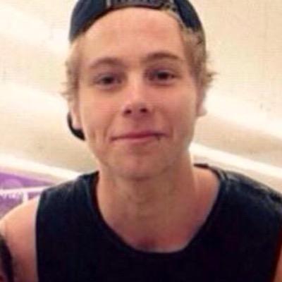 hi cutie, go follow @deepthroatmuke and ask for a follow back