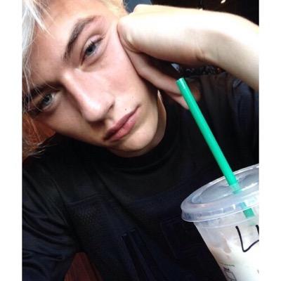 winstonRPGDU's profile picture. clark, m'en fou.