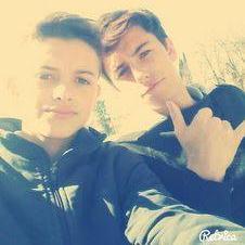 Vivo preparado para pelearla y no quedarme pararado..
m: simple plan,One direction,Union j, La beriso, blink 182