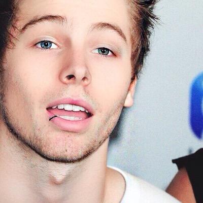 5sos would tap that, tru - @bubmikey
