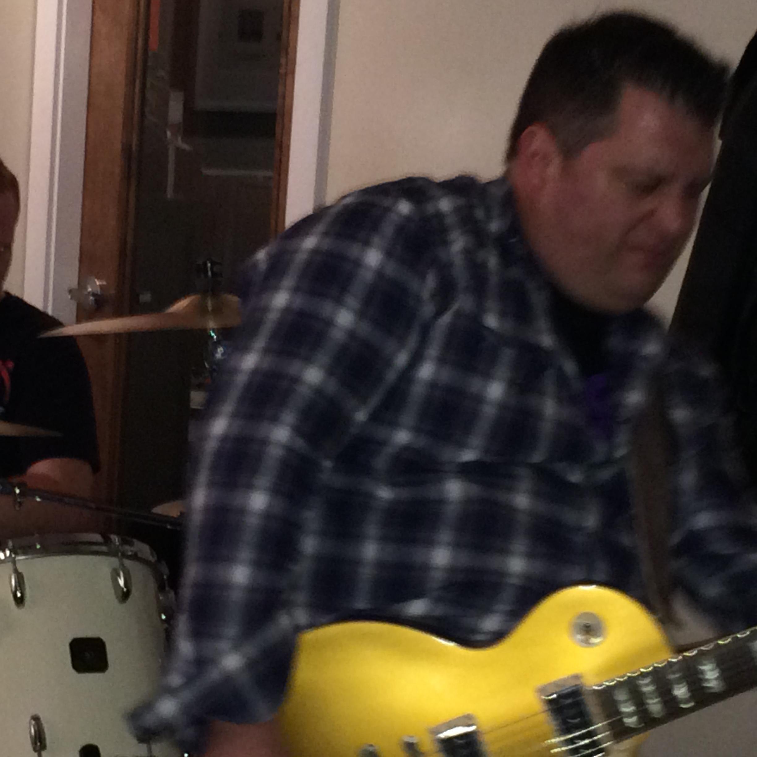 Guitar Player, Rozzie Native
