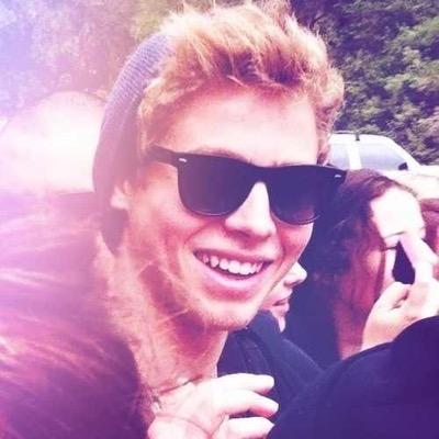 follow @mgcliffordxmuke and rt this tweet for 6 free follows!!! https://t.co/iKLC8QuCK0