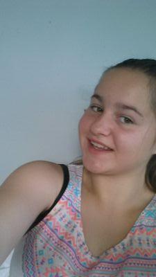 I 13 brown hair and brown eyes I live music I sing and for sport I play netball
