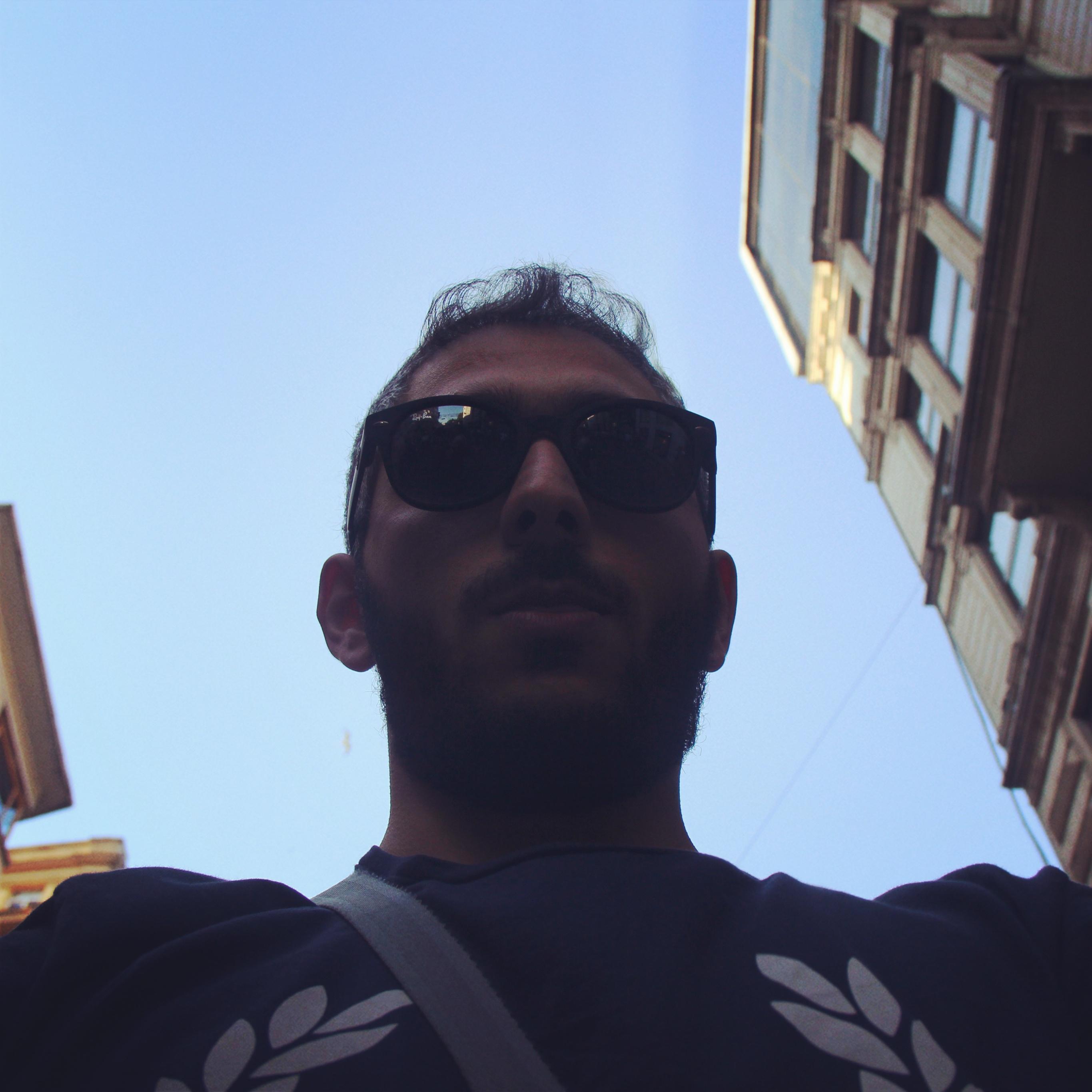 DolfinBey's profile picture. İstanbul, Amsterdam.