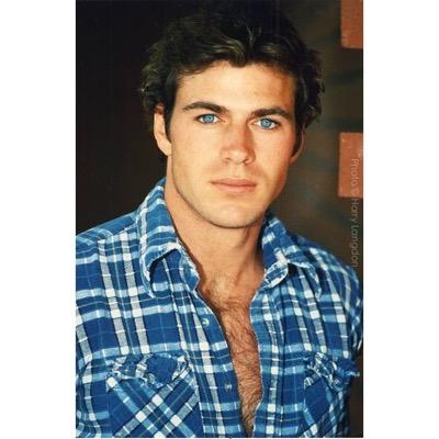Dark Hair Light Eyes On Twitter Dhle Darkhairlighteyes