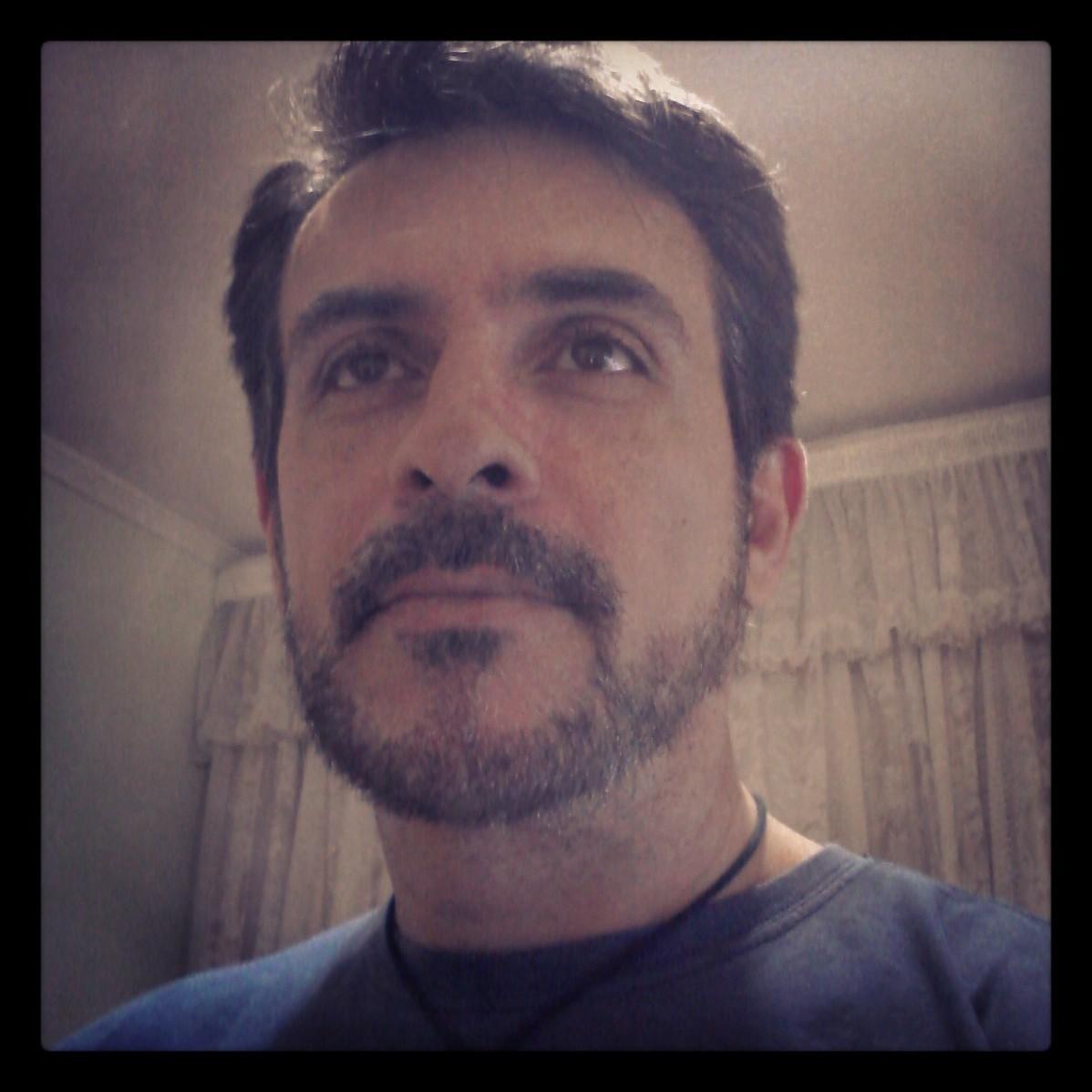 Valter Bravo. Publicitário, Direção de criação/Dir. de arte. Designer, ilustrador.