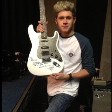 i read a fact that niall dosent like it when his fans tweet follow me , so ill try not to , but i love with you , chessey , love you Nialler - @leondresmarryme