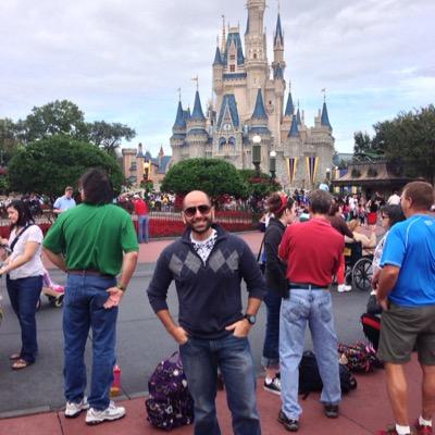 Ingeniero Mecanico, Gerente de Operaciones Dainca. Fan de los Red Sox, Patriots, Celtics y Juventus.