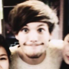 PLEASE FOLLOW @cuddlxyziam BECAUSE GOALS