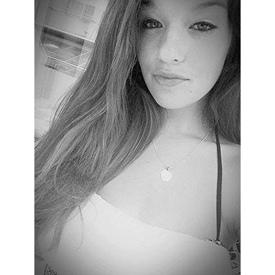 Head up, Stay strong, fake smile, move on ... - IG ; larissameyersx