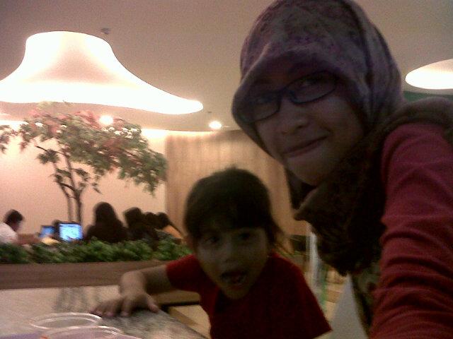 SitiMulyani30's profile picture. Allah Swt :* Kedua orang tua :*  progres bidan profesional and love to Mickey Mouse :*