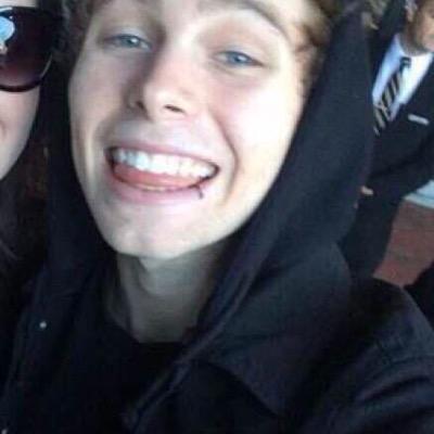 hai can you please go follow @sk8erboimuke !!