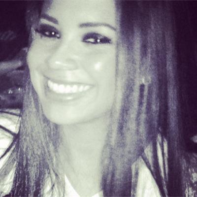 Guarda-me como a menina dos teus olhos, esconda-me debaixo da sombra das tuas asas, ( Salmo 17:8 )