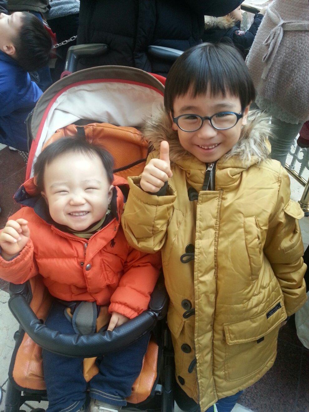 피아니스트 김본 남편. 동현이 보경이 아빠. 식물생명공학 Ph.D. Eone-diagnomics genome center 연구개발팀 팀장. Nuno 열성팬. 두산 팬.