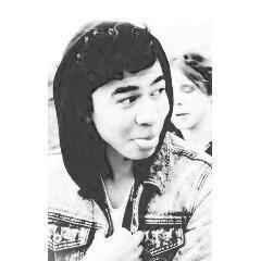 i like this band called 5 seconds of summer, they're idiots