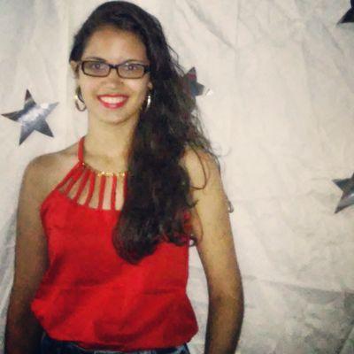 Suzana, 20, estudante. Curto ler, escrever, filmes, blogs, chocolate, batom e por aí vai. Sigam-me os bons!