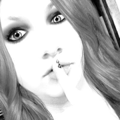 names Mariah. proud member of the BVB ARMY. music is what makes me breathe and rock'n'roll is my religion. message me if you want to know more.