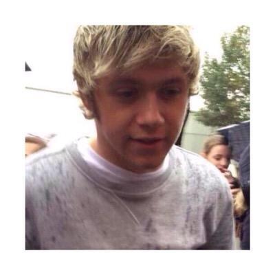 Hi this is @HTTPTOXICNIALL giving you a free follow :) please follow her back!