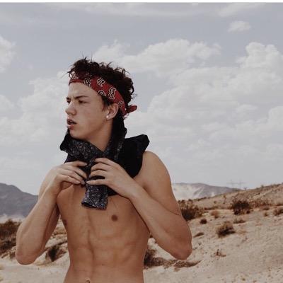 I love Taylor Caniff , Cameron Dallas ,Mattew espinoza them are my Bæ only mine not your mine only bitches only mine love them more than you ♡♥︎♡♥︎★