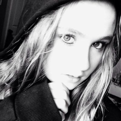 ❤️Hi!!! The only thing that you ought to know is that im crazy and Punk!!!❤️ Follow me on Wattpad: Huke_Lemmings22 Follow me on Instagram: Kiara_gordon26✨