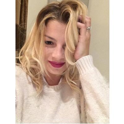 Marroncina_Stem's profile picture. emma è la dimostrazione che non tutti i brividi sono causati dal freddo.