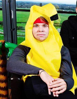 Free follow. follow @bhavya5SOS instead of following this account. please.
