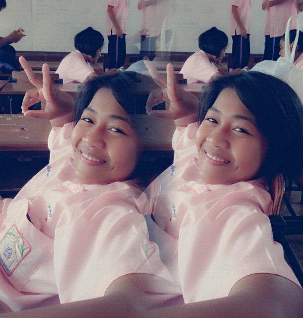 สวัสดีค่ะ นู๋ชื่อ ด.ญ. สรินดา  หนูคง ค่ะ    อายุ 14 ปี   นู๋ชอบร้องเพลง  นู๋โตขึ้นนู๋จะต้องได้เป็นนักร้อง   ตามนั้นจร้